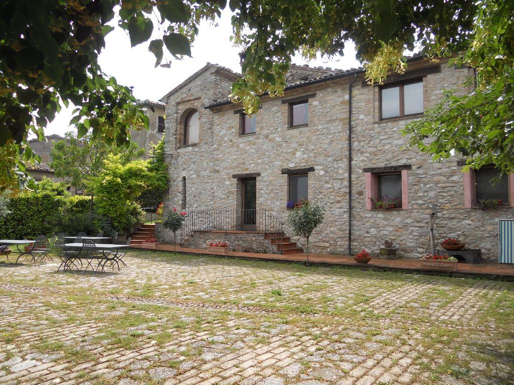 Villa Il Giardino Degli Ulivi à Castelraimondo Extérieur photo