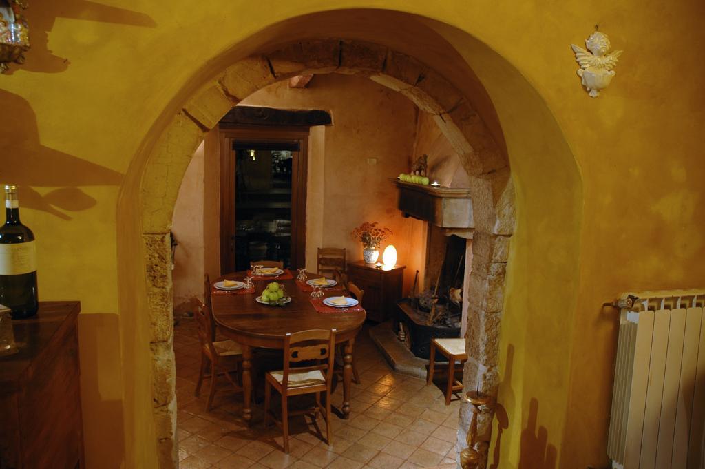 Villa Il Giardino Degli Ulivi à Castelraimondo Extérieur photo